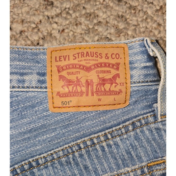 Levi's 501 Denim Shorts Women's Size 26 Blue Striped High Waisted Cut Off - Picture 2 of 7